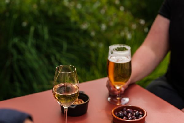 DRINKS & FOOD