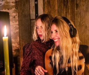 Solscisters performing